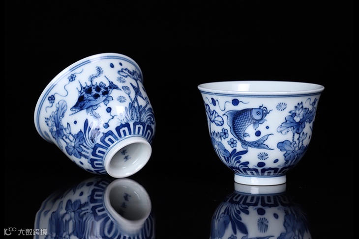 它源于中国人喜爱的——柴窑青花瓷。- 大数跨境