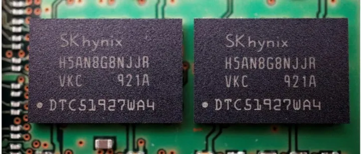 路透：AI 热潮正推动全球存储芯片供应危机