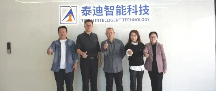 重庆工商大学数学与统计学院领导一行莅临泰迪智能科技参观交流