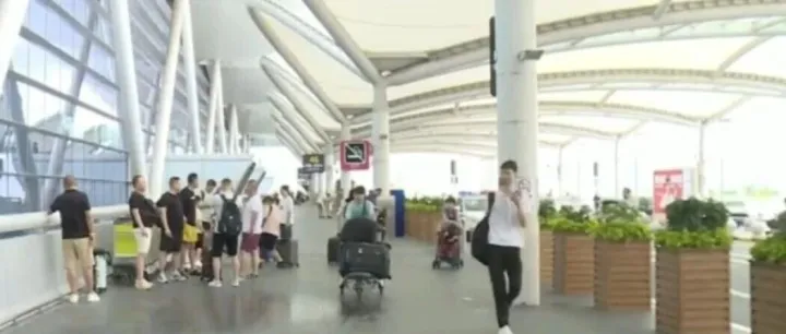 恐怖！华人女子回国，刚下飞机就离奇猝死！背后原因每个人都可能中招...