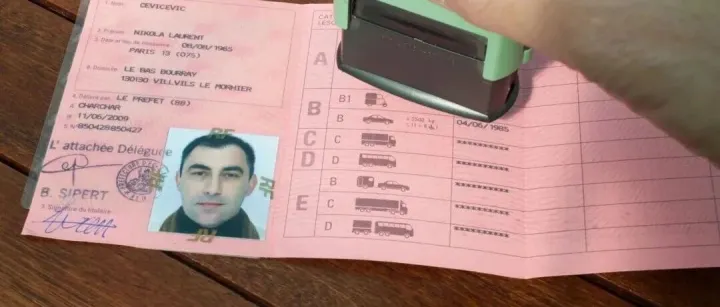 法国驾照要彻底变了：终身有效结束，粉红色驾照进入倒计时