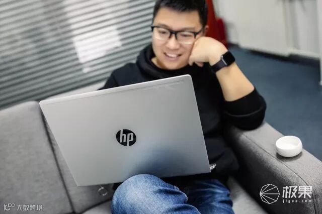 首款13寸双硬盘轻薄本,办公更高效!科技大佬都对它爱不释手|惠普战66二代体验