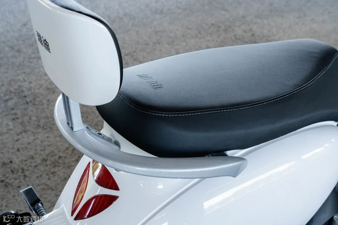 雅迪M6体验:舒适度堪比移动沙发,短途代步靠它爽翻了!