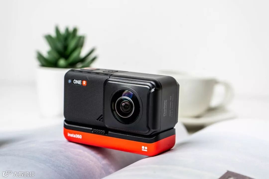 相机也有“组装”的?小长假最强vlog神器来了!还能合体无人机……