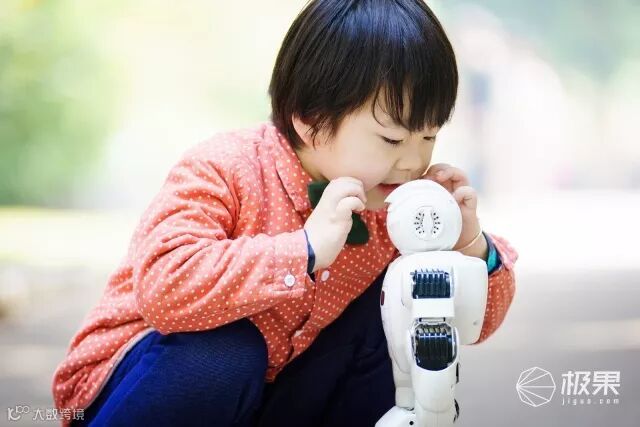 优必选AlphaEbot机器人