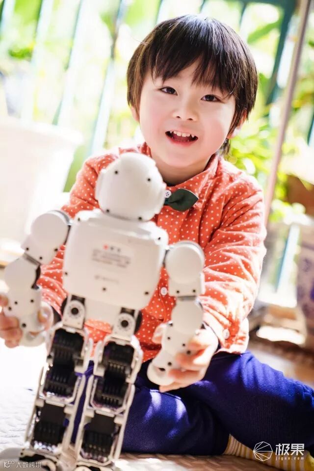 优必选AlphaEbot机器人