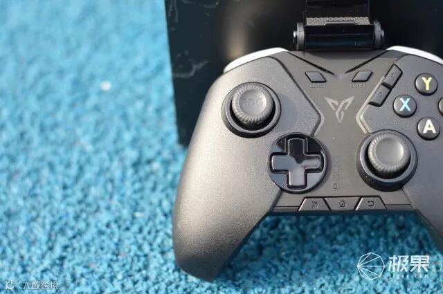 飞智八爪鱼手机手柄