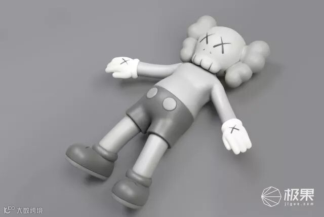 这个娃娃又来圈钱了!KAWS:HOLIDAY限定周边中国区发售