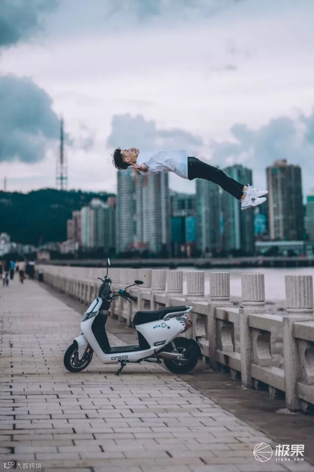 森蓝O2电动摩托车