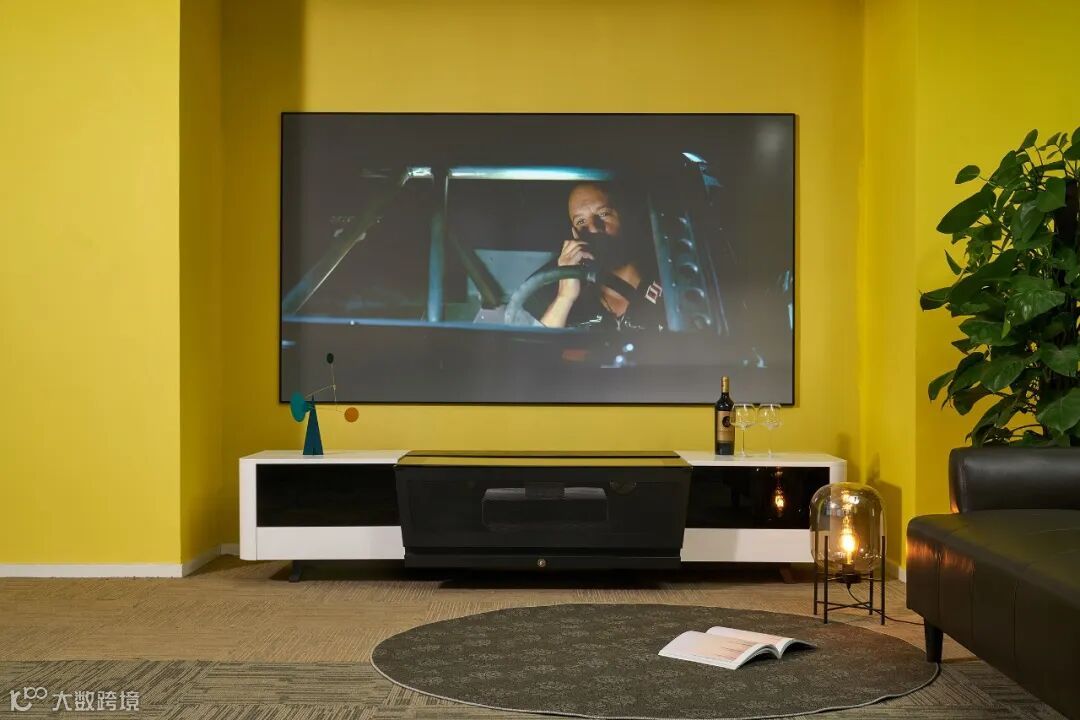 拥有“无边框”百吋电视是什么体验?从此它成了我的解闷神器!