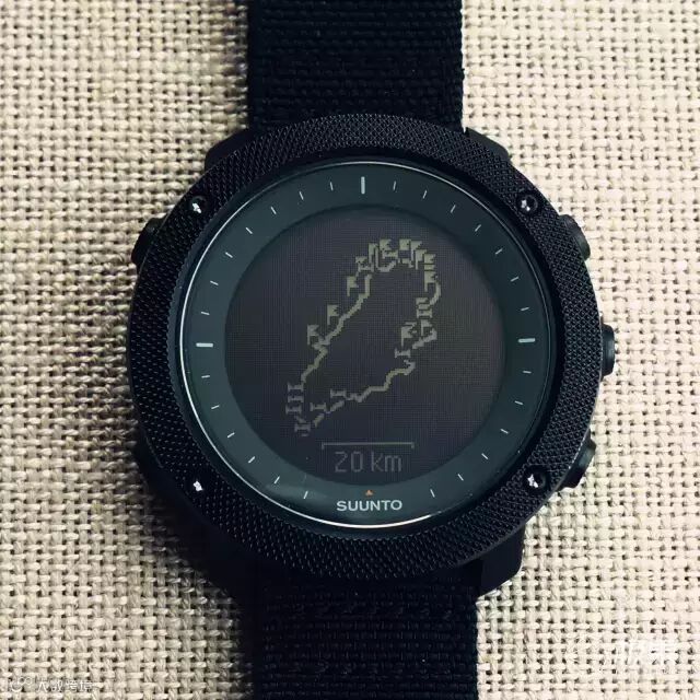 Suunto Traverse Alpha 腕表