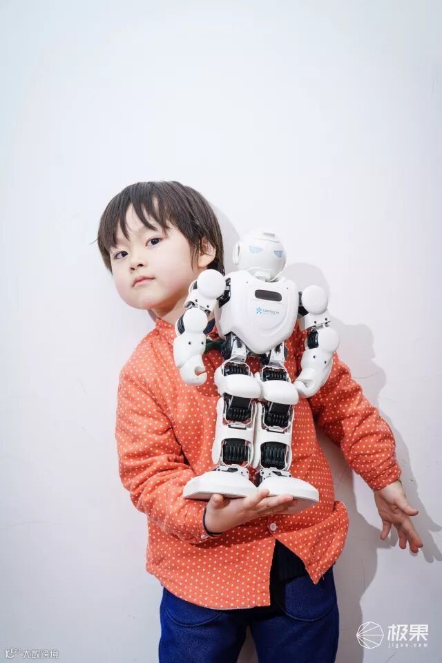 优必选AlphaEbot机器人