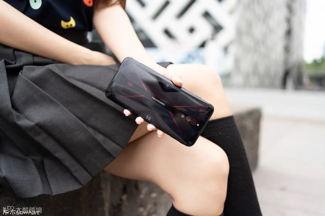 努比亚红魔5G游戏手机