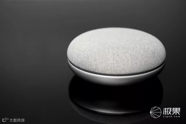 这只灰色“马卡龙”,是我们用过最有人味儿的智能音箱