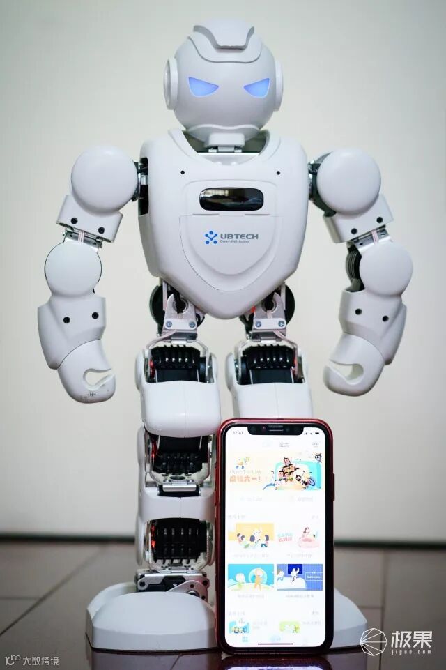 优必选AlphaEbot机器人