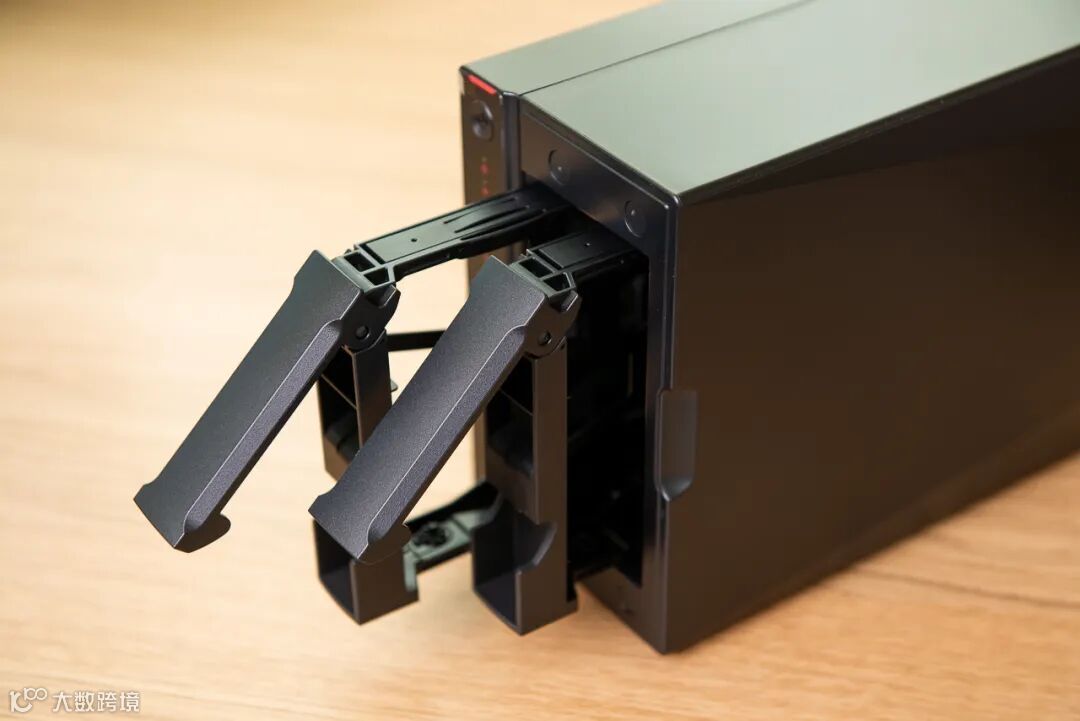 西部数据(WD)Red™系列网络储存硬盘