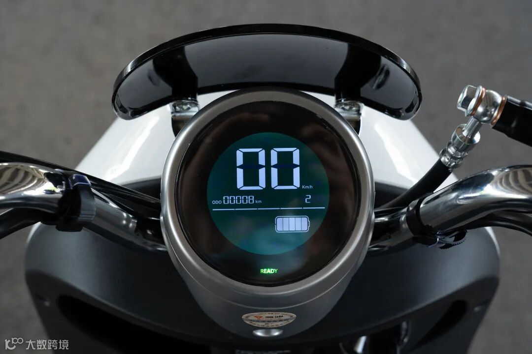 雅迪M6体验:舒适度堪比移动沙发,短途代步靠它爽翻了!