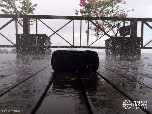 魔声 Backfloat 蓝牙音箱