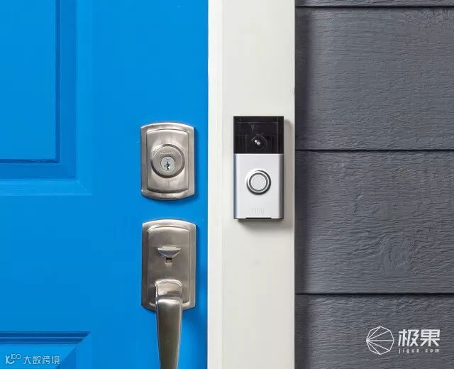 这只灰色“马卡龙”,是我们用过最有人味儿的智能音箱