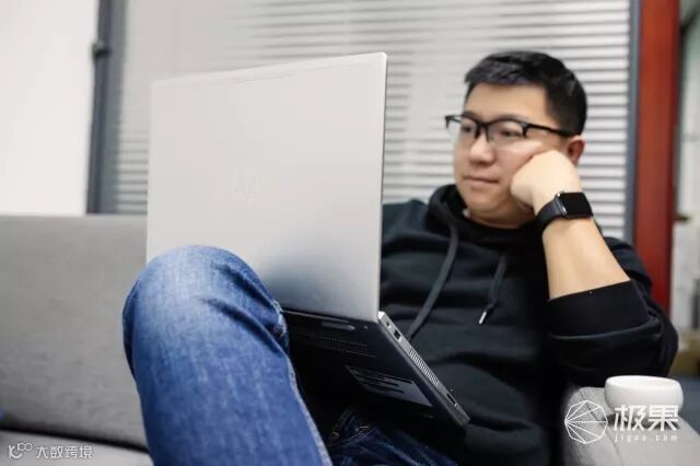 首款13寸双硬盘轻薄本,办公更高效!科技大佬都对它爱不释手|惠普战66二代体验