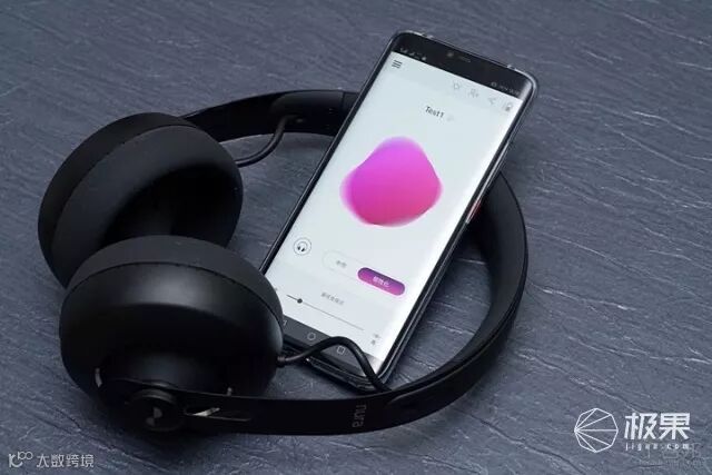 造型真奇葩!头戴式+入耳式耳机,能让你颅内爆炸…