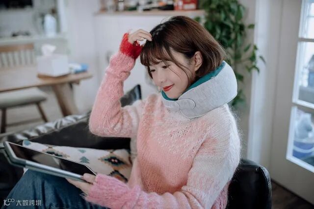 旅行枕也能按摩!戴上就舍不得摘下,自己就可以给颈椎做spa