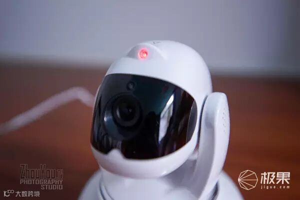 iFamCare小觅智能逗宠监护器