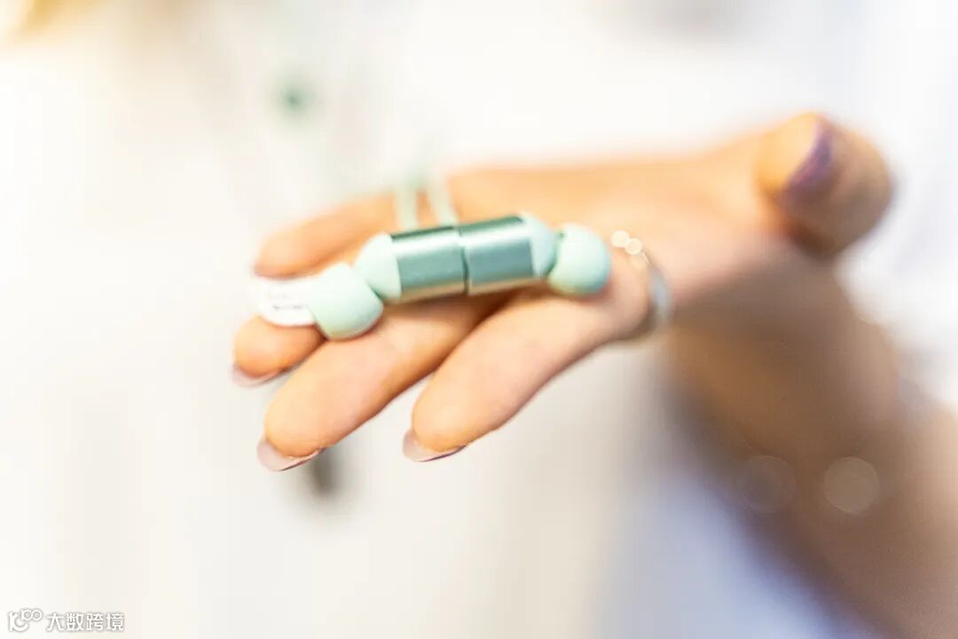 颜值性能兼具,忘却充电烦恼:这耳机满足我日常通勤、娱乐需要!