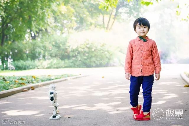 优必选AlphaEbot机器人