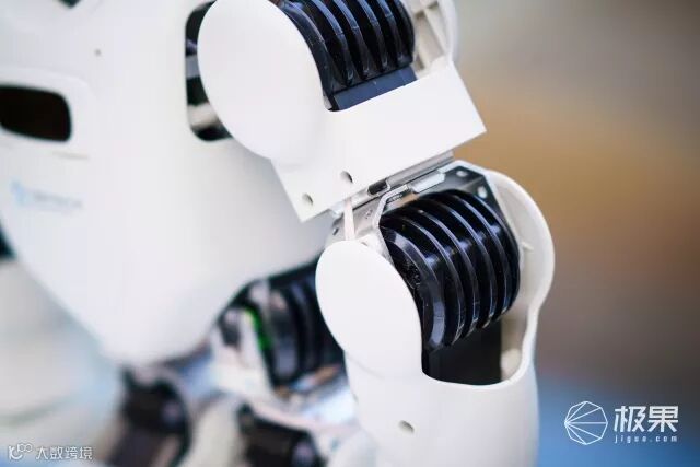 优必选AlphaEbot机器人