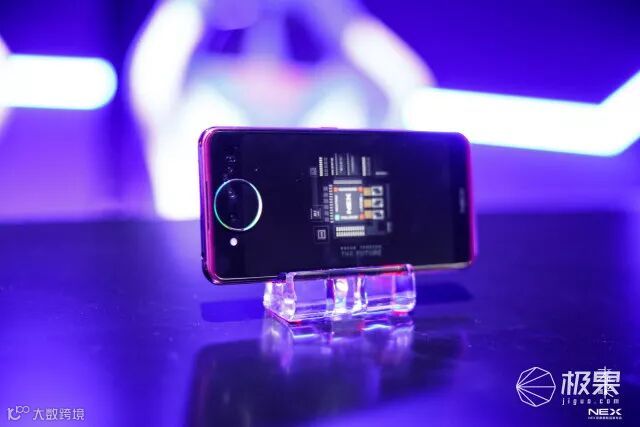 vivoNEX双屏版“极限挑战”!帮拍模式打造跨越空间的舞蹈!