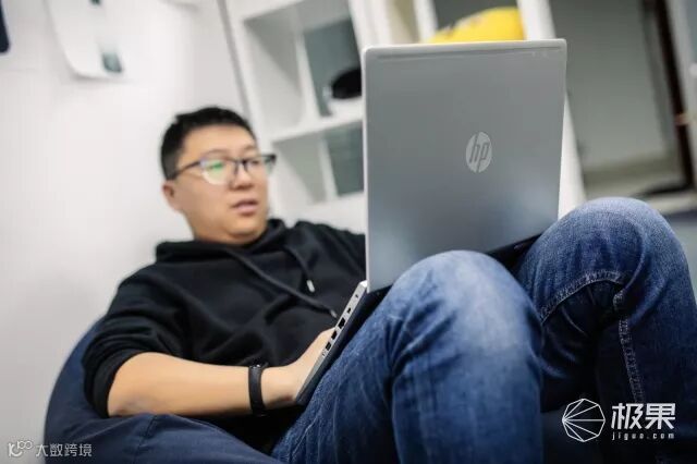 首款13寸双硬盘轻薄本,办公更高效!科技大佬都对它爱不释手|惠普战66二代体验