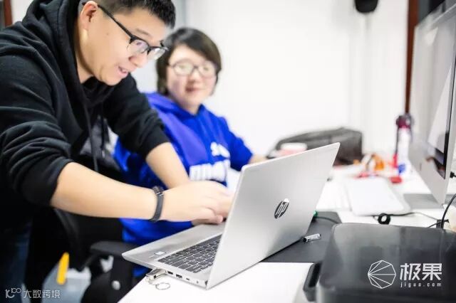 首款13寸双硬盘轻薄本,办公更高效!科技大佬都对它爱不释手|惠普战66二代体验