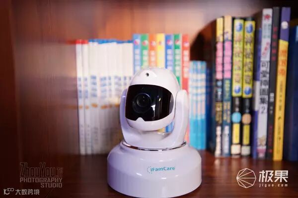 iFamCare小觅智能逗宠监护器