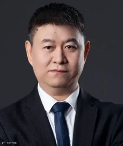 穿西装的男人

AI 生成的内容可能不正确。