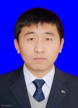 穿着西装的男孩

AI 生成的内容可能不正确。