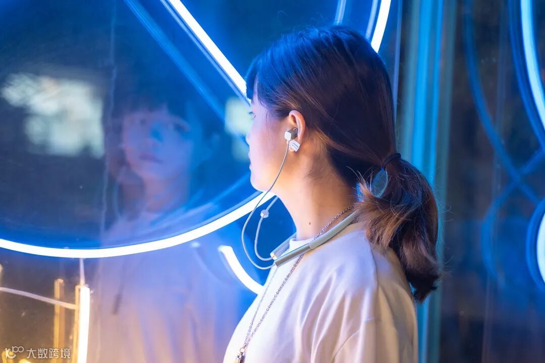 颜值性能兼具,忘却充电烦恼:这耳机满足我日常通勤、娱乐需要!