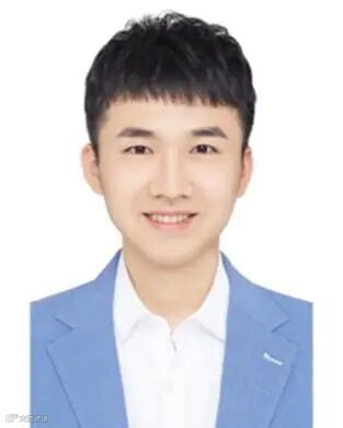 穿着西装的男孩

AI 生成的内容可能不正确。