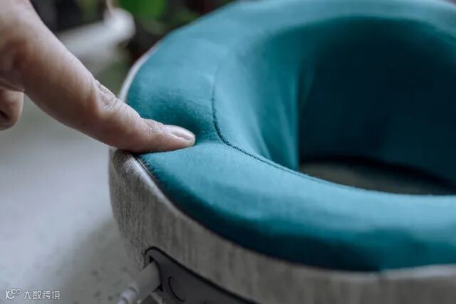 旅行枕也能按摩!戴上就舍不得摘下,自己就可以给颈椎做spa