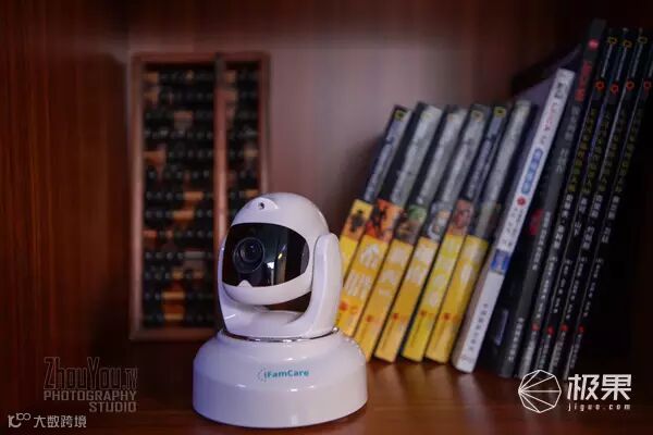 iFamCare小觅智能逗宠监护器
