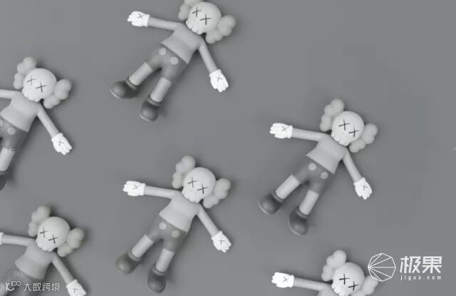这个娃娃又来圈钱了!KAWS:HOLIDAY限定周边中国区发售