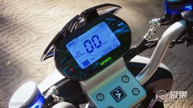 森蓝O2电动摩托车