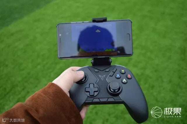 飞智八爪鱼手机手柄