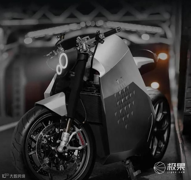 国产“纯电重型”摩托车!极速200km/h、续航400km...价格太惊人