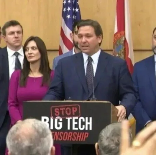 澳大利亚禁止16岁以下使用社交媒体，互联网的一代人该拥有怎样的童年？