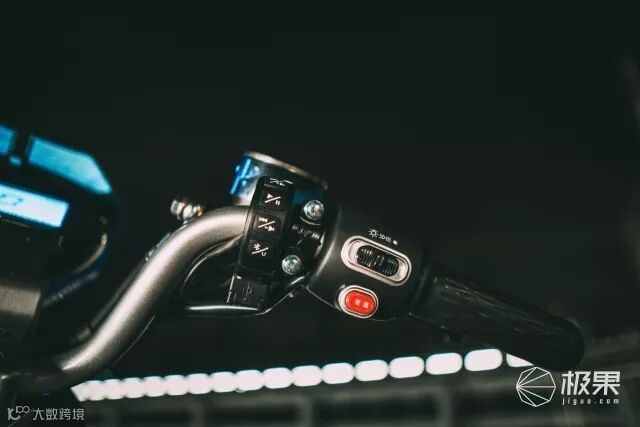 森蓝O2电动摩托车