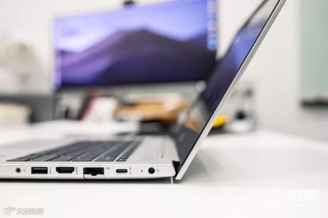 首款13寸双硬盘轻薄本,办公更高效!科技大佬都对它爱不释手|惠普战66二代体验