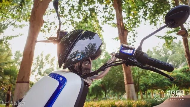 森蓝O2电动摩托车