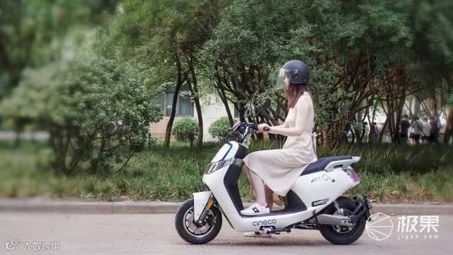 森蓝O2电动摩托车