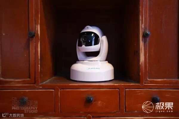 iFamCare小觅智能逗宠监护器